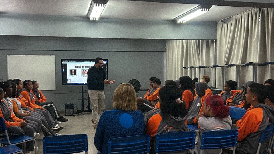 AFICOM ministra palestra sobre Respeito e Violência na Escola Municipal Michael Pereira de Souza